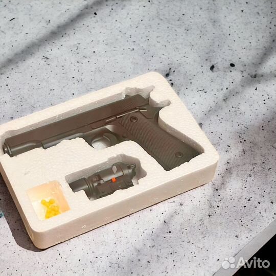 Игрушечный пистолет как настоящий с пульками