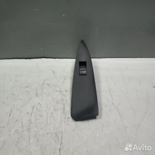 Кнопка заднего стеклоподъемника Toyota RAV4 XA30