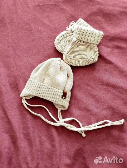 Шапка и пинетки для новорожденного