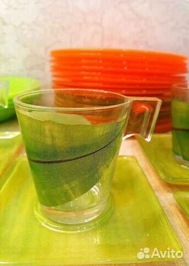 Набор яркой столовой посуды love Plates