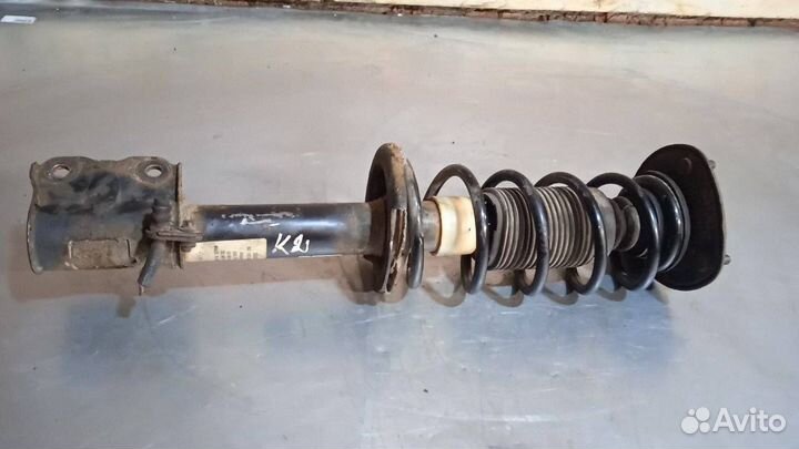 Стойка амортизатора передняя правая Mitsubishi