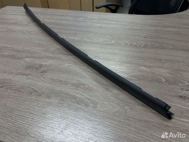 Молдинг стекла лобового Volvo XC70 30753552