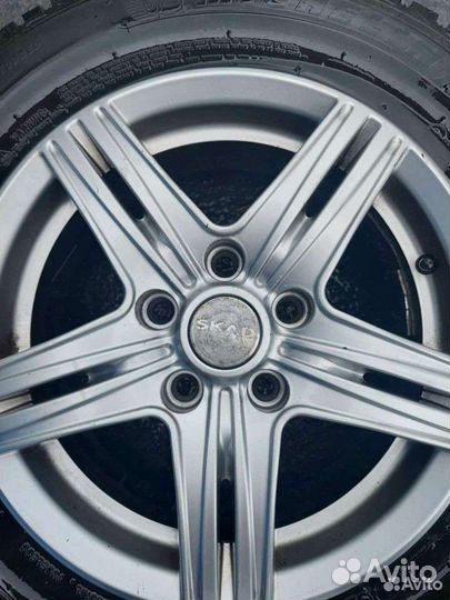 Michelin X-Ice North 4 195/65 R15