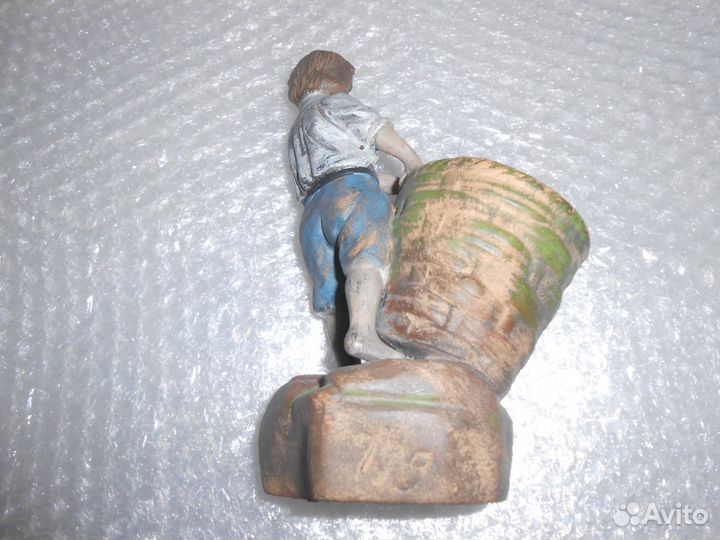 Керамическая статуэтка