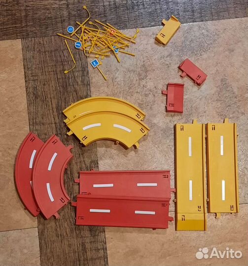 Трек, дорога для машинок с дорожными знаками