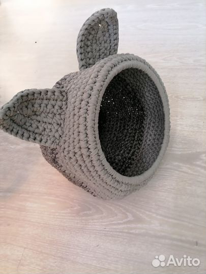 Домик для кошки вязаный