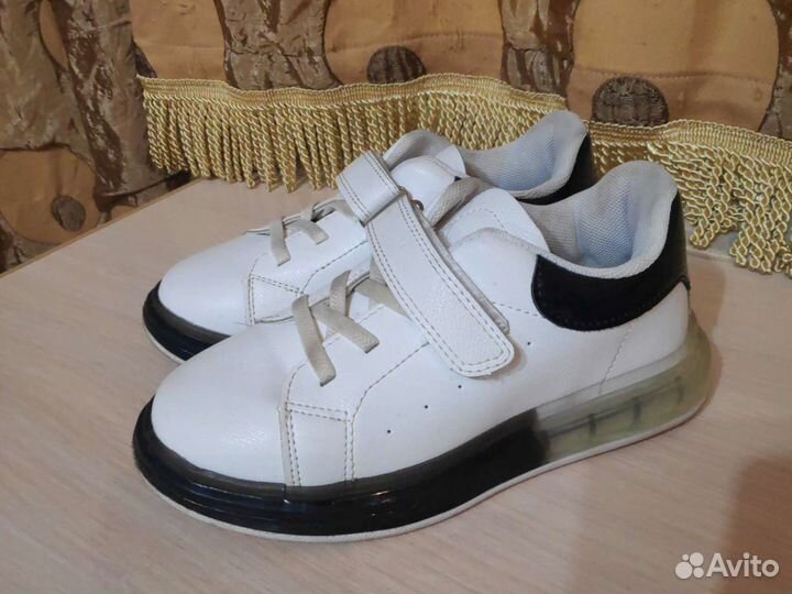 Кроссовки для девочки