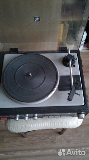 Продаю проигрыватель дя виниловых пластинок