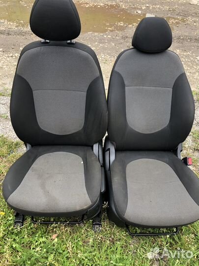 Передние сиденья Hyundai Solaris 1