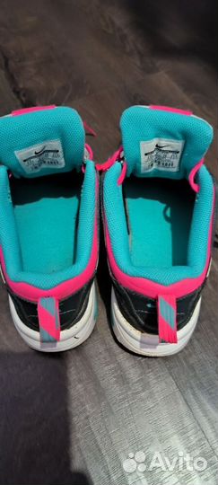 Продам кроссовки Nike для девочки 34р и 35р