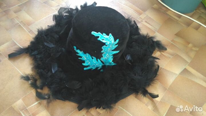 Шляпа черная с полями и перьями, шляпа джазовка