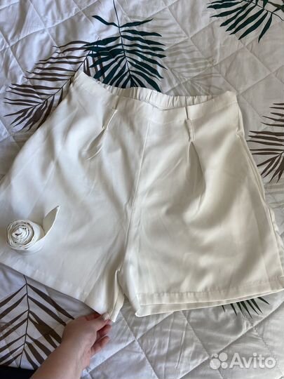 Шорты белые