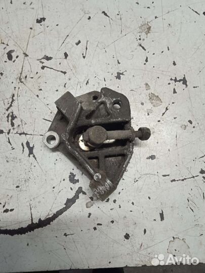 Кронштейн насоса гур mitsubishi chariot 6G72