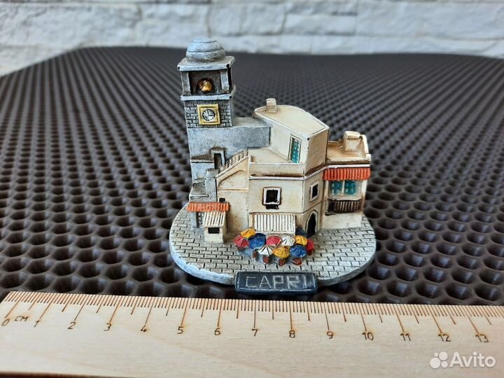 Сувениры статуэтки