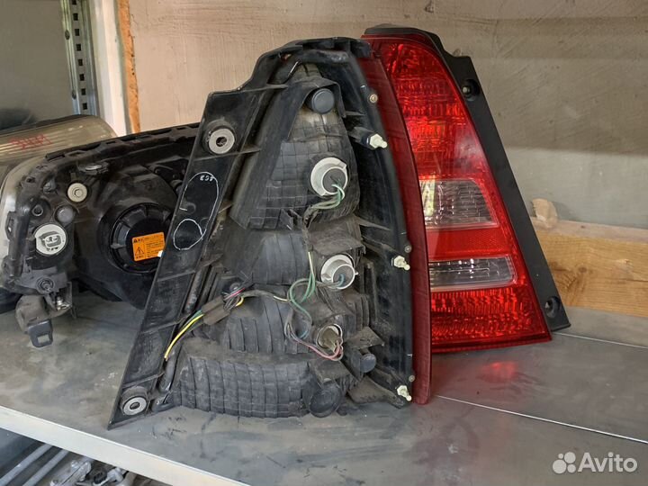 Левый фонарь Subaru Forester SG 03-05