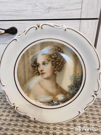 Настенная тарелка
