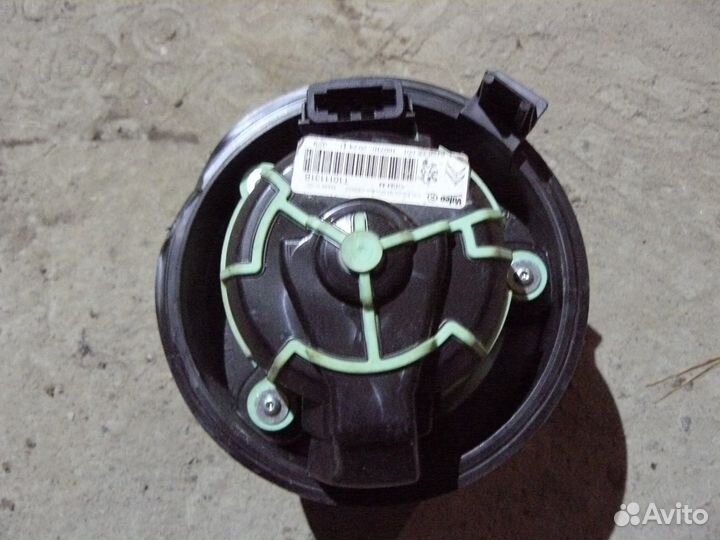 Моторчик отопителя Peugeot 308