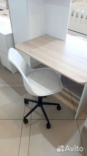 Письменный стол со стулом (новый)