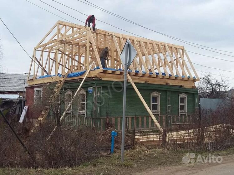 Надстройка на крыше многоквартирных домов. Надстройка мансарды в частном доме. Надстройка мансарда. Надстройка мансарды на старый дом. Надстройка мансарды.