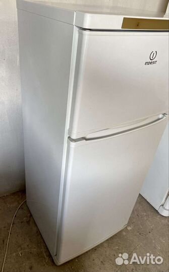 Холодильник indesit