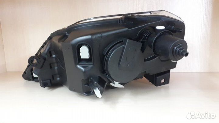 Фара передняя правая Лада Largus R90