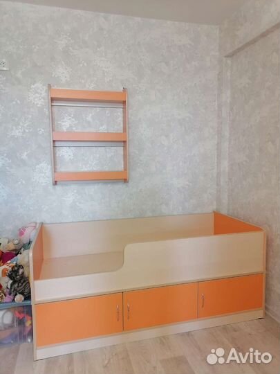 Кровать детская от 3 лет и полка