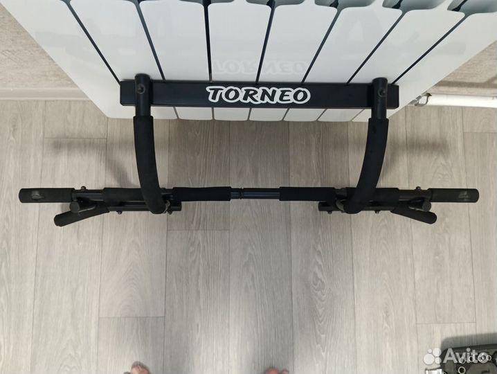 Турник в дверной проем torneo