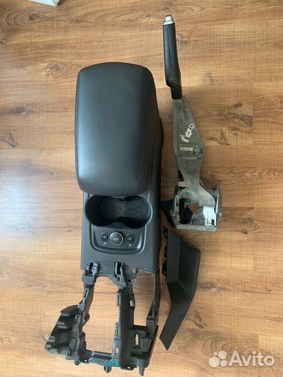 Средняя консоль подлокотник ford focus III
