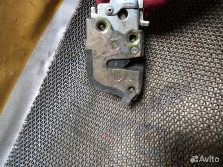 Замок двери задний правый Toyota Corona Premio