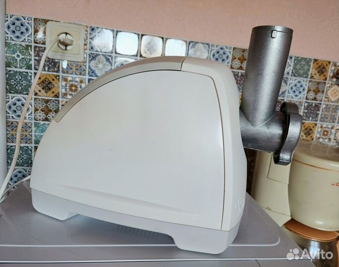 Электрическая мясорубка Moulinex DKA2