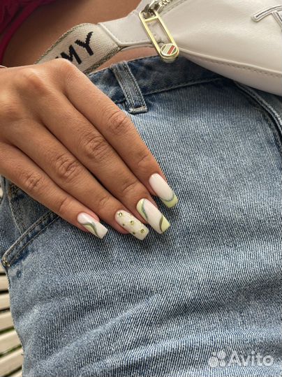 Модель на маникюр