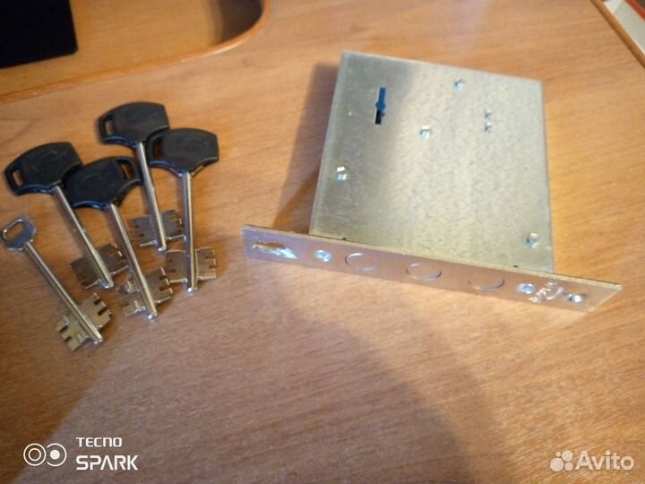 Замок врезной сувальдный