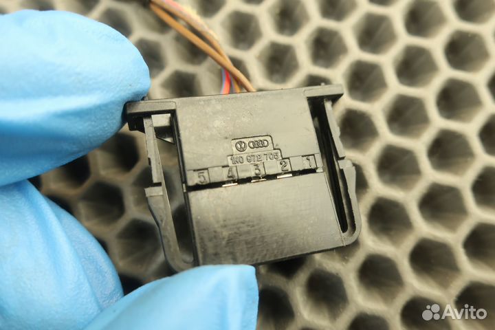 Разъем VAG 1K0972705