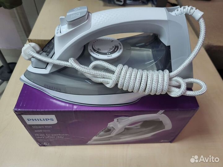 Паровой утюг Philips DST5010/10