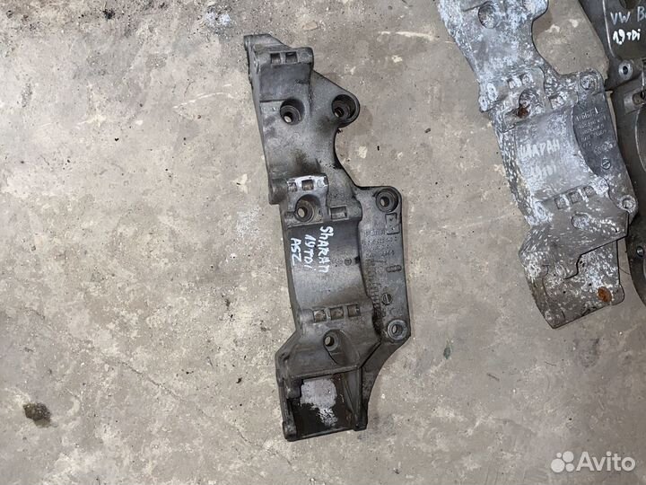 Кранштейн генератора Фольксваген Шкода Сеат