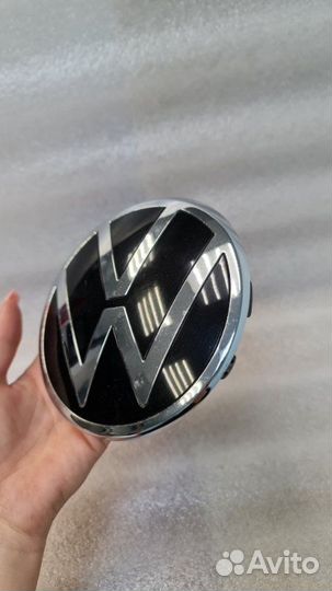 Эмблема в решетку радиатора передняя Volkswagen