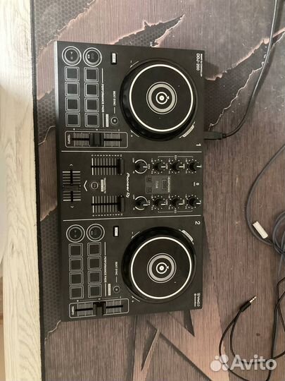 Pioneer DDJ - 220 (Диджейский контроллер)
