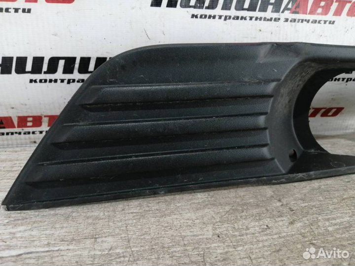 Решетка противотуманной фары правая Ford Focus 2