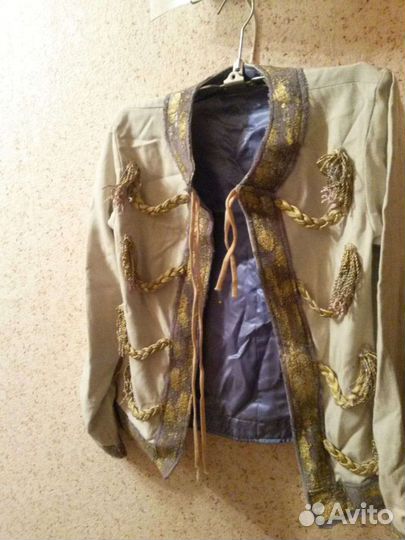 Сценический костюмы: китель гусара, платье боярина