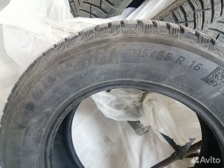 Michelin X-Ice North 4 215/65 R16