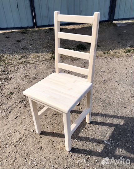 Стул со спинкой