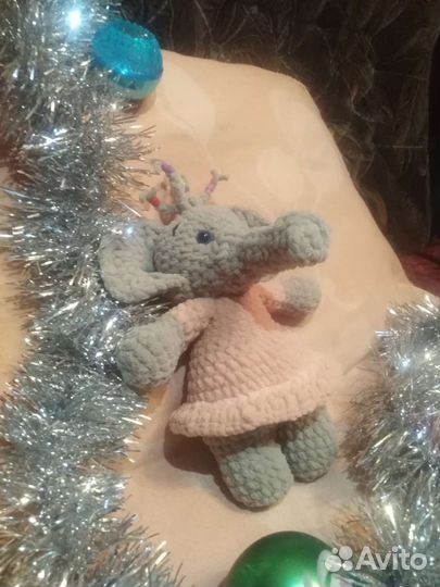 Вязаная игрушка ручной работы слонёнок Тома