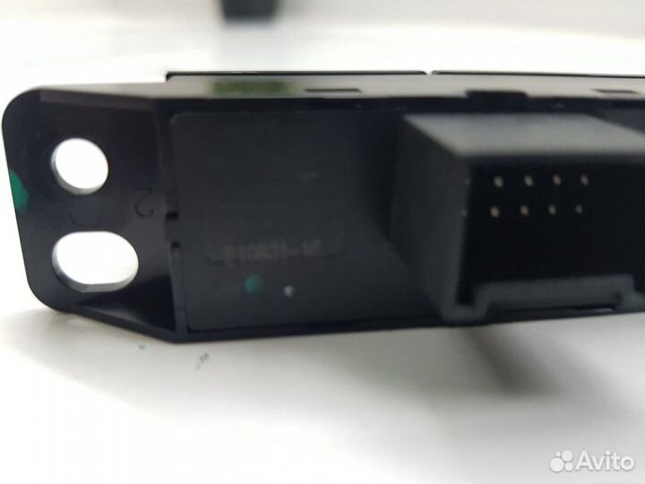 Кнопка обогрева сидений (Geely Coolray)