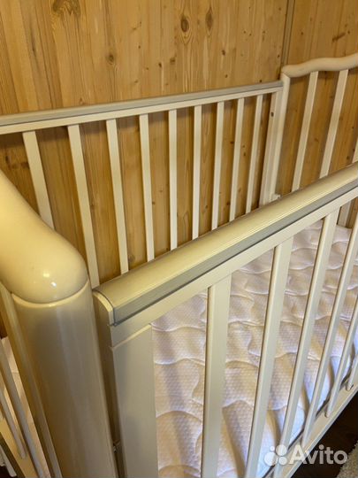 Детская кроватка, натуральное дерево