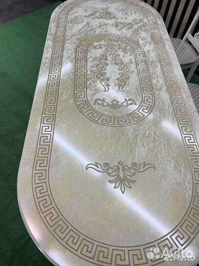 Стол и стулья