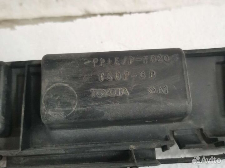 Решетка переднего бампера Lexus lx570