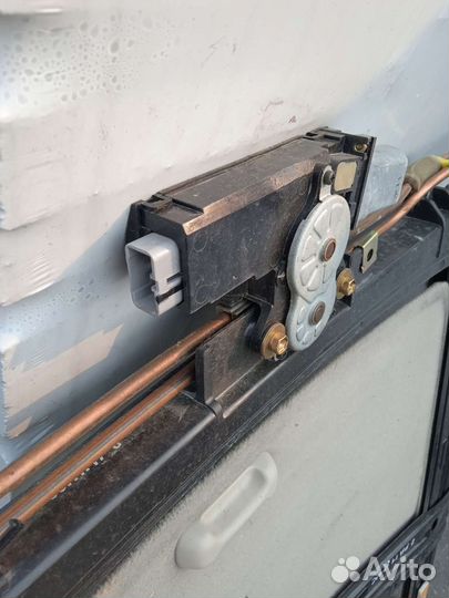 Моторчик люка mitsubishi chariot grandis N86W