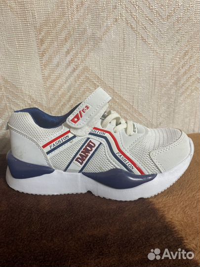 Кроссовки для мальчика (новые)