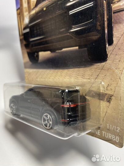 Модель автомобиля 1:64