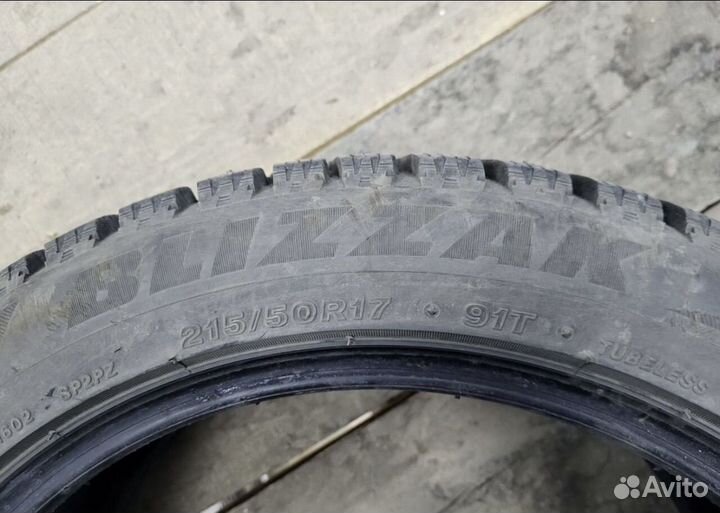 Bridgestone Blizzak Spike-02 215/50 R17 95V